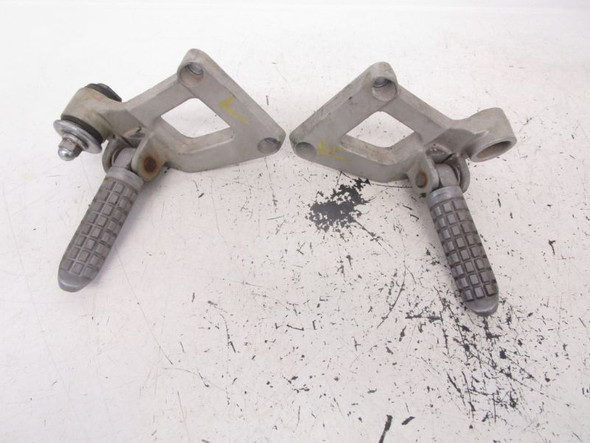97 Kawasaki Ninja ZX9R B Right Passenger Foot Peg 35011-1668